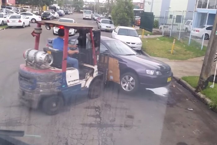 Nem állt tilosban, de a targoncás mégis arrébb rakta