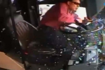 Drámai balesetet úszott meg egy buszsofőr