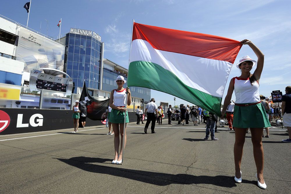 A magyar zászló színei köszöntek vissza  lányok ruháján 2013-ban