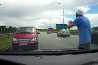 Visszafordult az autópályán, mert elhagyta a lehajtót