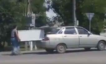 Ha kicsi a csomagtartód told meg egy asszonnyal