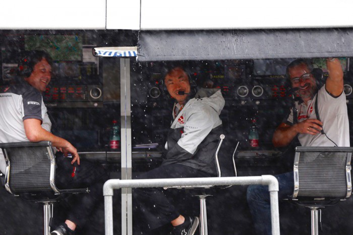 F1: Felhőszakadás után is Rosberg a legjobb 1 | Vezess auszt_edz_15