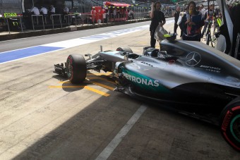 F1: Felhőszakadás után is Rosberg a legjobb