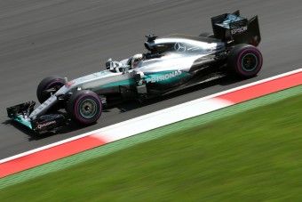F1: Hamilton nyerte az őrült időmérőt