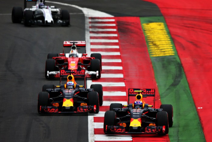 F1: Mercedes-ütközés után nyert Hamilton Ausztriában 3 | Vezess auszt_fut_01