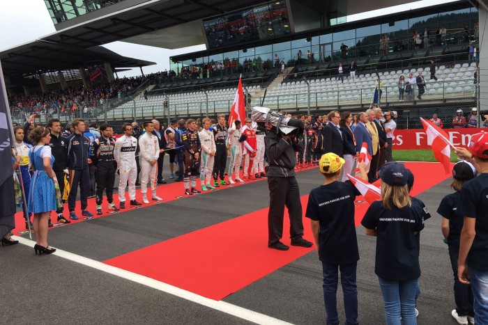 F1: Mercedes-ütközés után nyert Hamilton Ausztriában 1 | Vezess auszt_fut_15