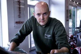 Íme, a világ legelhivatottabb autószerelője