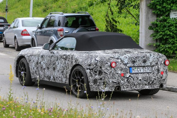 Ismét vászontetős lesz a BMW roadstere 1 A sorozatgyártású modell üveg hátsó szélvédőt fog kapni