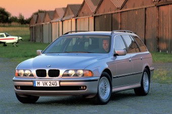 Autóval támadtak a debreceni rablók