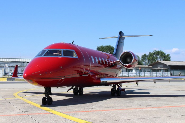 Luxusrepülőkkel érkeztek a Mercedes F1-pilótái