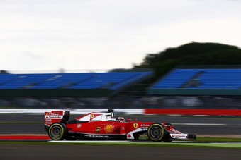 F1: Räikkönen az élre repítette a Ferrarit