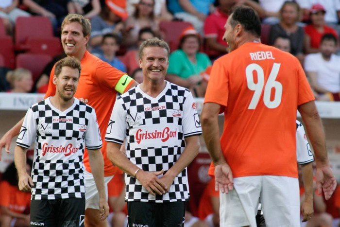 F1: Óriások ellen fociztak Vettelék