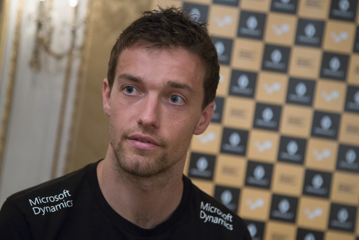 Gera Zoltánt az F1-ben is ismerik 6 Jolyon Palmer most egy Mégane RS Cup és egy elektromos Twizy segíti Palmert a közlekedésben. Előtte GT86-os Toyotája volt