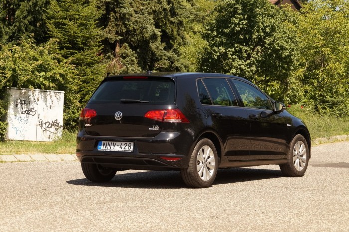 Milyen Golf? TGI? Biztos nem GTI? 5 1346 kiló a gázos Golf, szűk másfél mázsával nehezebb egy sima benzines 1.4-esnél