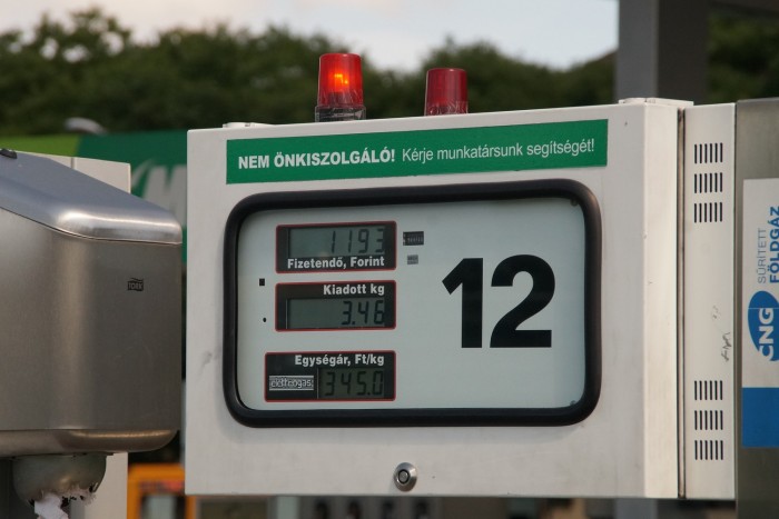 Milyen Golf? TGI? Biztos nem GTI? 6 Budapesten mindenhol 345 forint a CNG kilója. Amióta az állam megemelte a jövedéki adót, vidéken sem olcsóbb