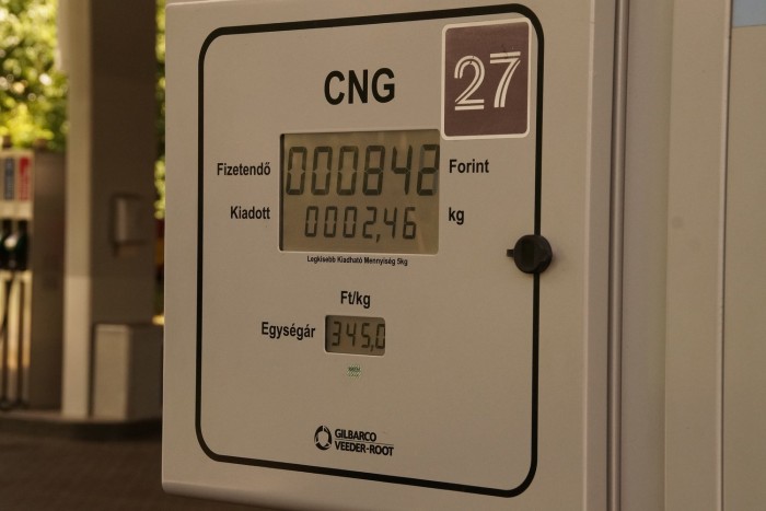 Rákaptak a magyarok az olcsó üzemanyagra