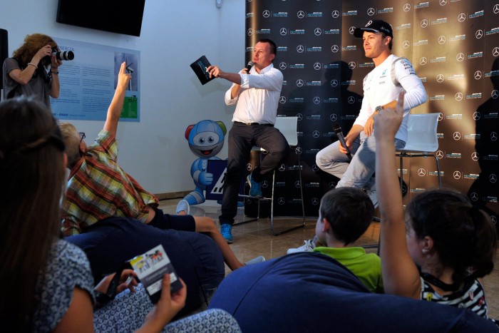 Magyar gyerekek faggatták Nico Rosberget 1 | Vezess D__TT20160723030