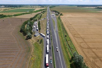 Újabb 20 km-es dugó Hegyeshalomnál