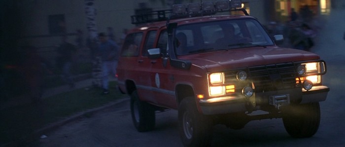 Ez az autó is jegyezhet egy átkelést, de láva helyett csak szélvédőig vízben gázolva mentette meg utasait