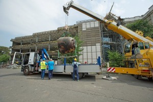 Űrhajót szállítottak Budapesten - Fotók