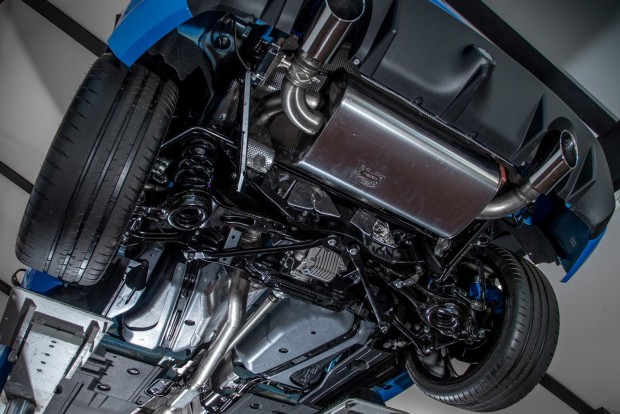 Ford Focus RS – Éleslövészet 9 Két lamelláskuplung osztja el a nyomatékot a hátsó kerekek között és nyomja el az orrtolási hajlamot