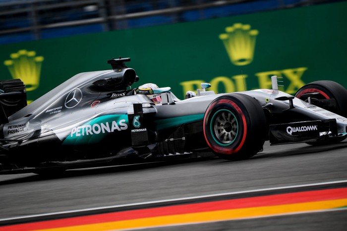 F1: Hamiltont visszafogta a Mercedes