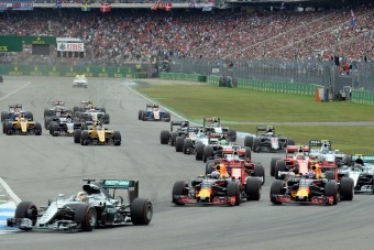 A 21 futam túl sok a Forma-1-nek