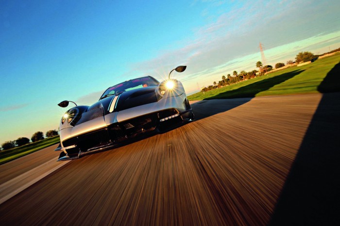 Csak az önrész 8 millió 7 Sziszeg és vicsorog: a Huayra turbó technikája nyers, vad, hangos, elemi és ösztönös