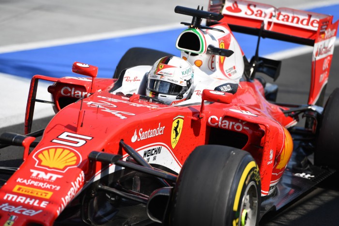 F1: Vettel kitart a Ferrarinál
