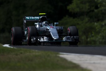 F1: Alonso hibája adta Rosbergnek pole-t