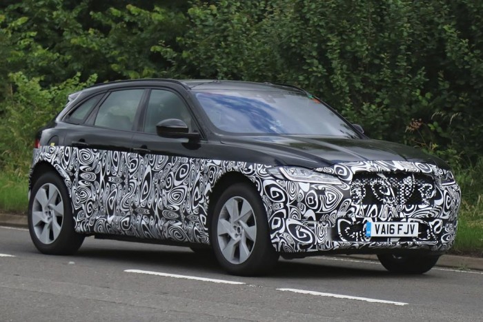 Jaguar C-SUV prototípus kémfotó