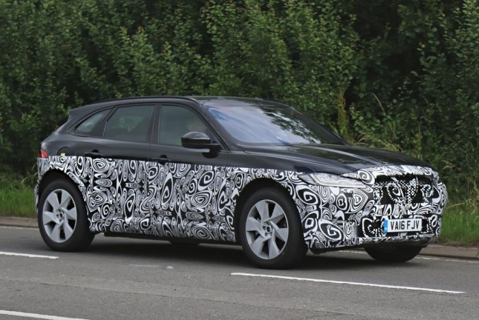 Újabb kompakt luxusterepjáró érkezik