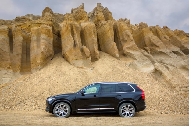 Veszít a VW, jól megy az új Astra 2 Új a Q7, úja Volvo XC90, frissült a Mercedes-Benz GLE, alias M-osztály. A nagy terepjárók kategóriája nőtt idén a leggyorsabban, 30 százalékkal 2015 első hat hónapjához képest