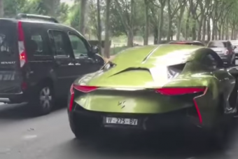 Él és virul a Citroën luxus-villanykupéja