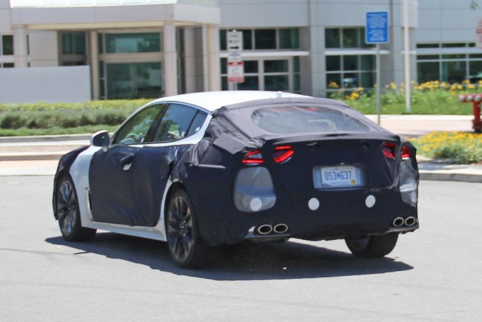 Kia GT 2017 sportszedán kémfotó