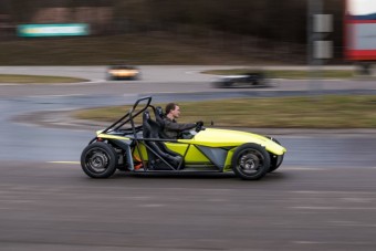 Elektromos örömautó Svájcból