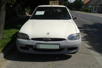 Használt autó: mit adnak egy telefon áráért?