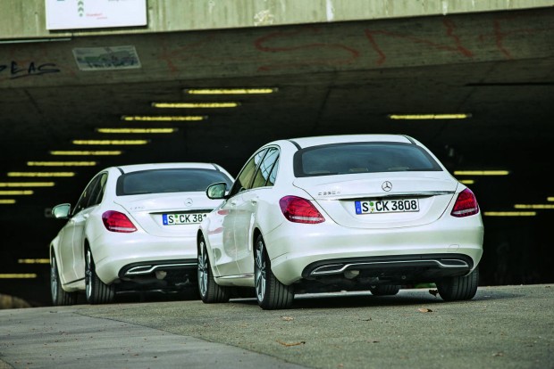 Megéri az erősebb motor? 7 Azonosak? Nemcsak egyformán néznek ki, hanem úgy is viselkednek. Hátul a C 220 d, előtte az izmosabb C 250 d