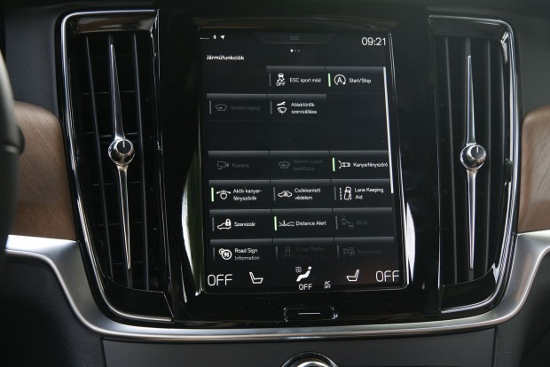 Volvo S90: nagy dobás 3 Nincsenek fizikai gombok, minden a menüből kapcsolható