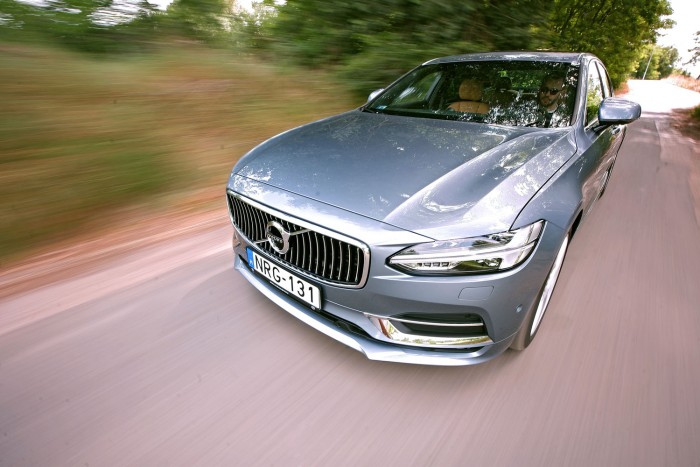 Volvo S90: nagy dobás 37 Vezetési élményben nem kiugró, az S90, összhatásban annál inkább