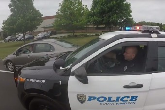 Itt most a motoros vagy az autós a nagyobb bunkó?