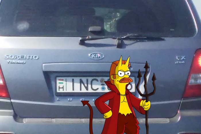 A Balatonnál fotózták az ördög rendszámát