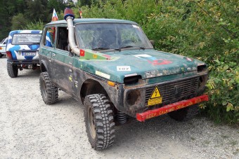 Ezek a Lada Nivák horzsolnak