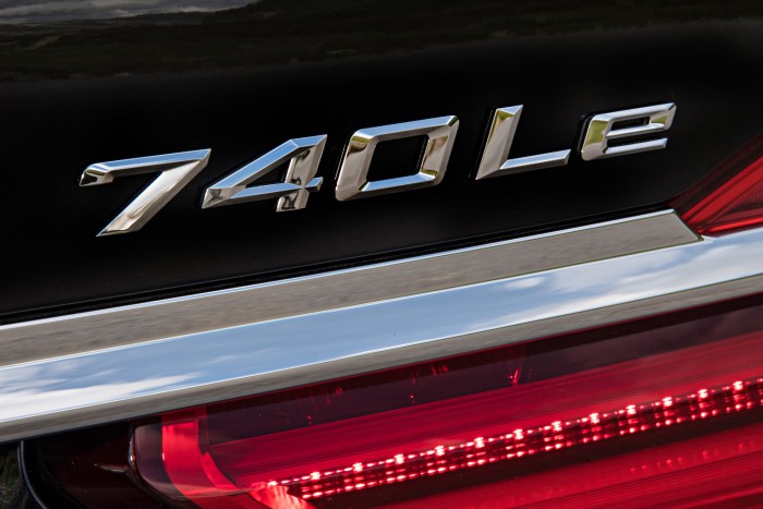 P90226941_highRes_bmw-740le-xdrive-ipe