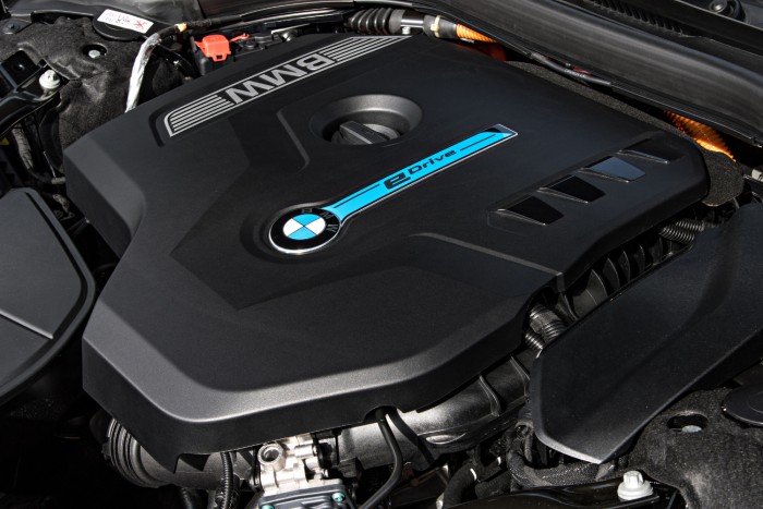 P90226942_highRes_bmw-740le-xdrive-ipe