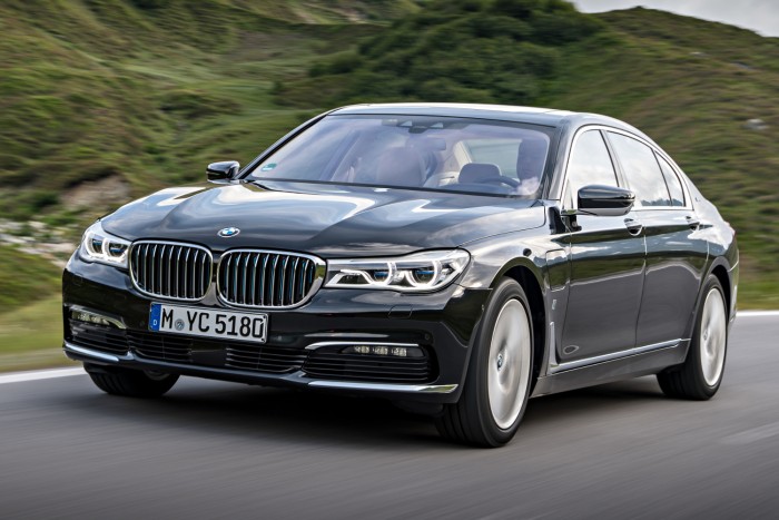 Luxusautó kétliteres fogyasztással