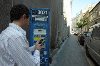 Imádják az autósok a mobilparkolást
