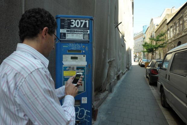 Imádják az autósok a mobilparkolást
