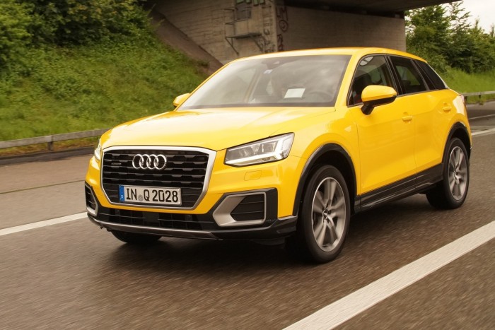 Mindentudó kis szabadidő-autó, Audi-minőségben 13 Az úton tipikus mai kompakt Audiként viselkedik: direkt kormányzás, feszes csillapítás, elfogadhatóan kemény rugózás