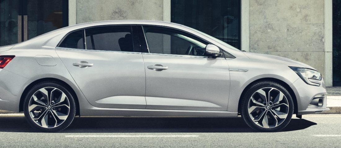 Szedánnal bővül az új Mégane család